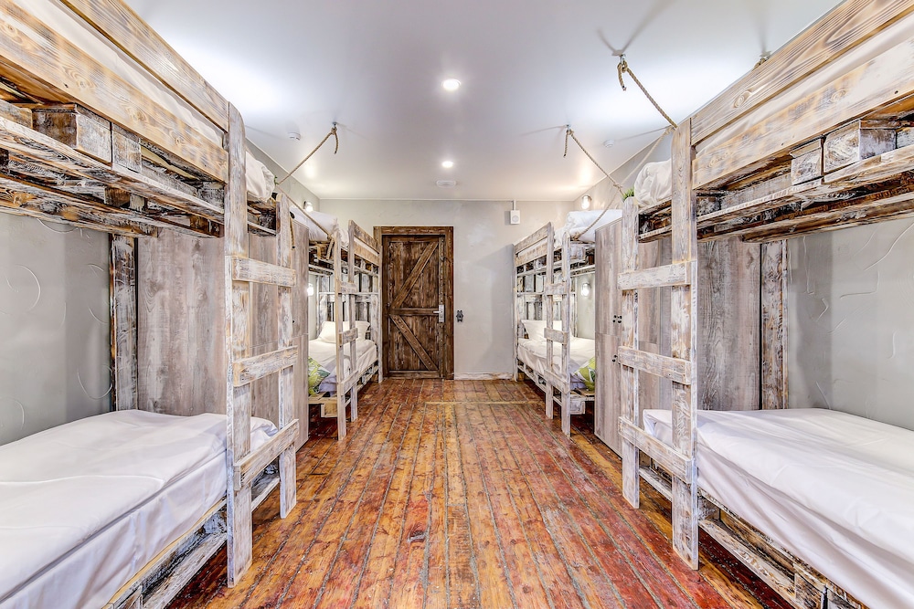 Shared Dormitory, Men only (Bed in 8-Bed Dormitory) photo 2