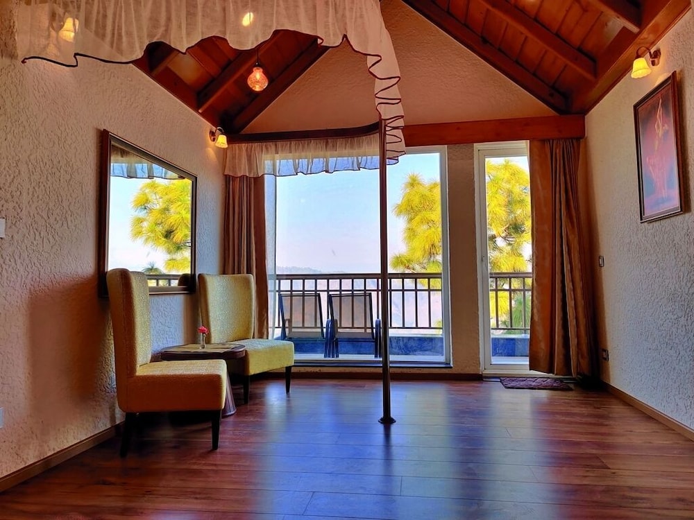 Tribhuja Luxury photo 2