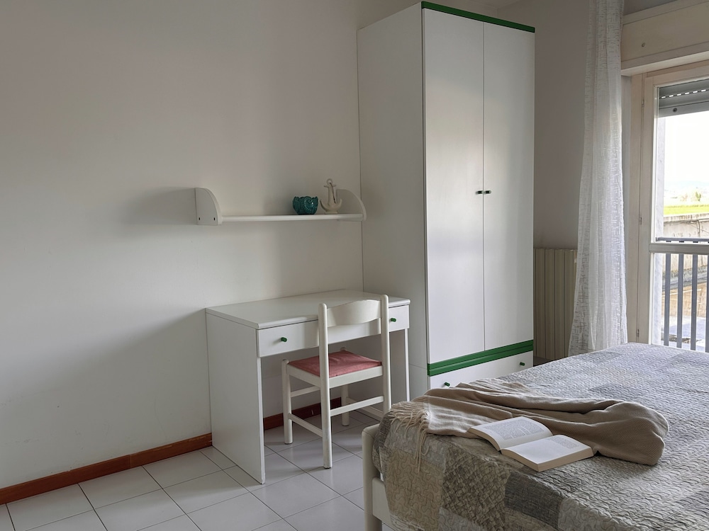 Apartment for 6 people - 2 bedrooms - Air-conditioned - Terrace - Renovated photo 3