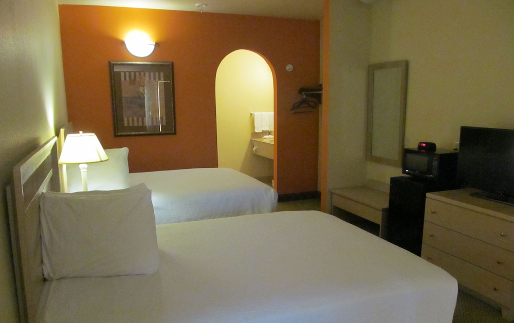 Standard Room, 2 Queen Beds photo 1