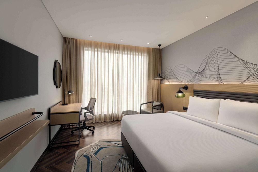 Deluxe Room, 1 King Bed, Smoking - Photo 2