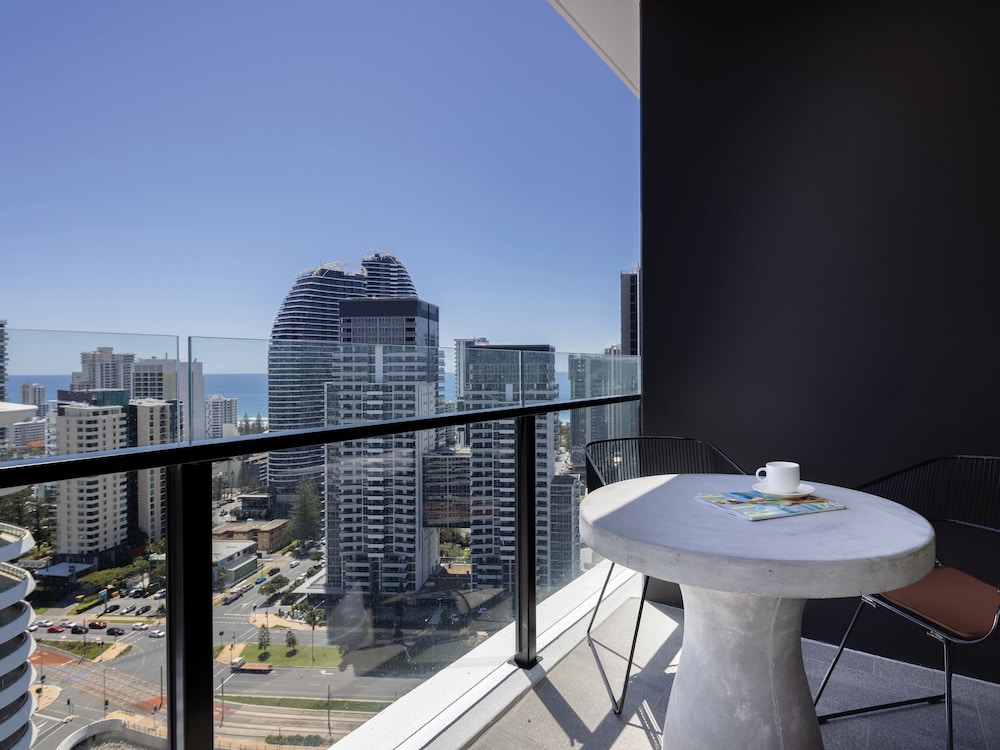 1 Bedroom Ocean Facing Apartment with Study (No Housekeeping) photo 3