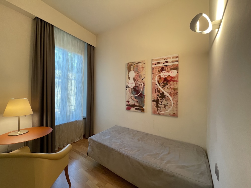 Deluxe Suite, City View - Photo 3