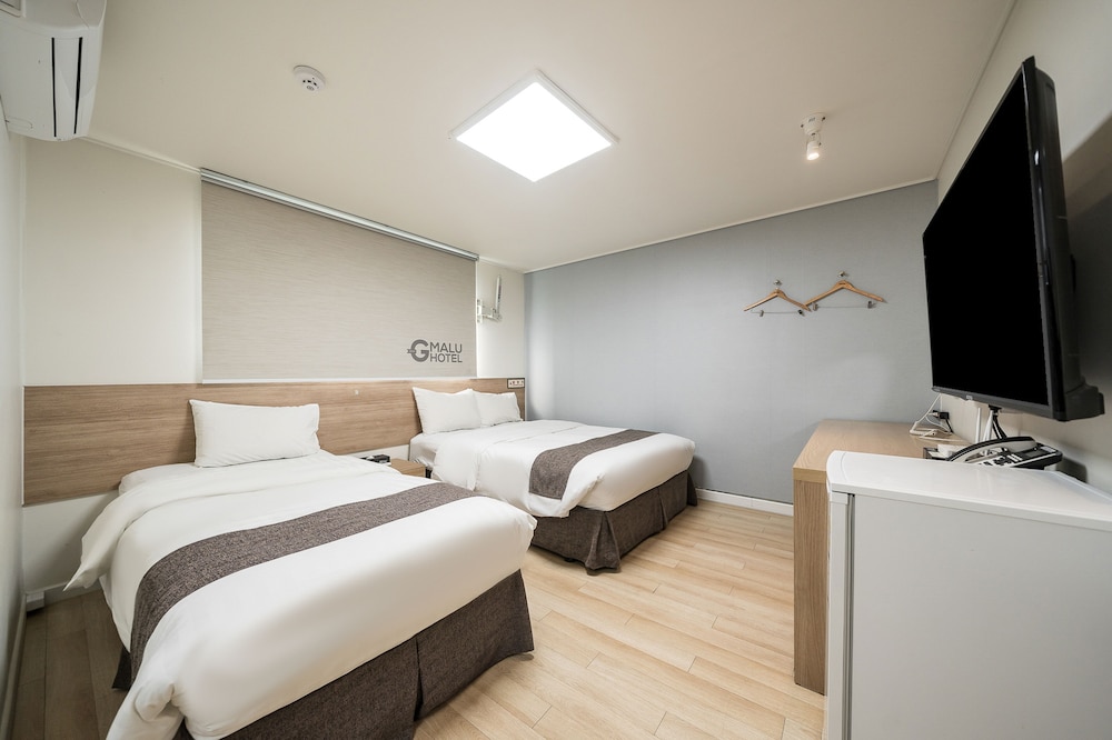 Exclusive Twin Room, City View photo 2