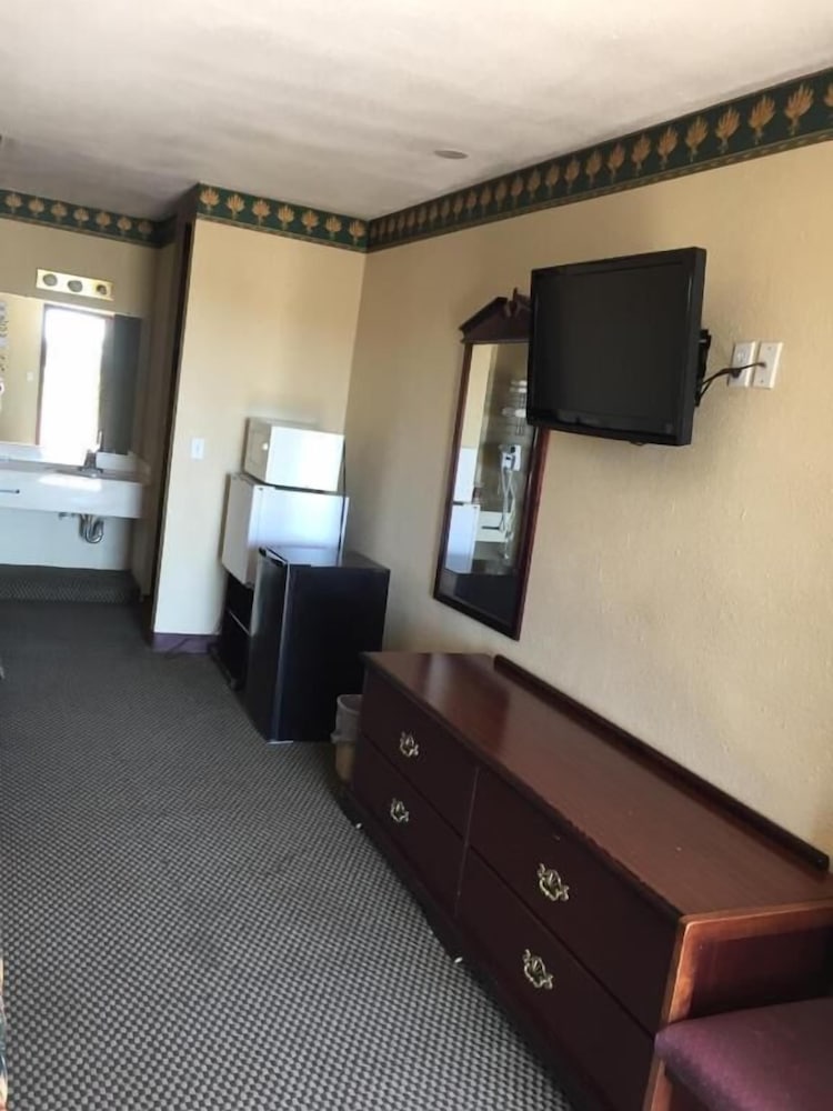 Deluxe Room, 1 King Bed, Non Smoking photo 2