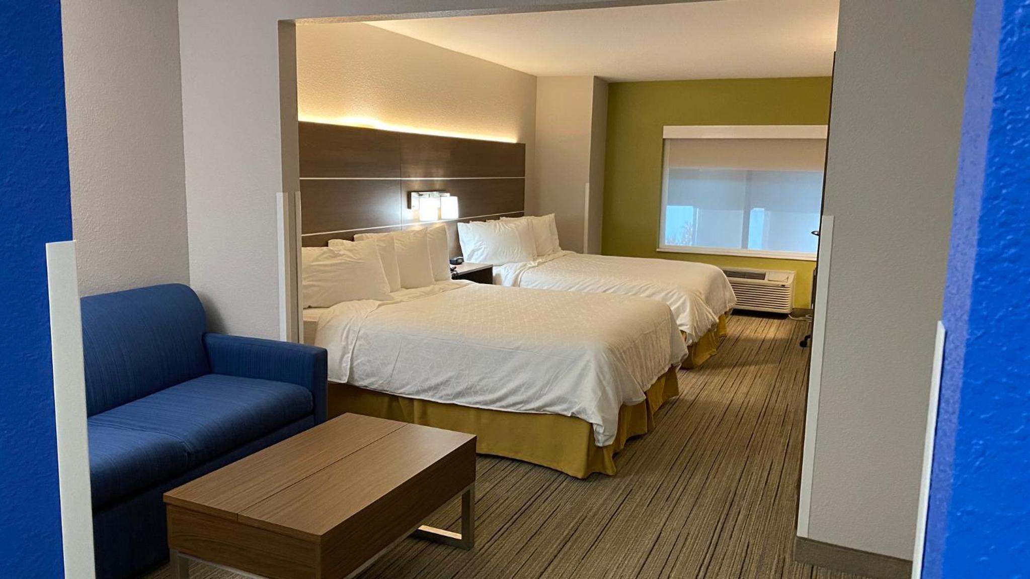 Suite with Two Beds - Non-Smoking - Photo 2