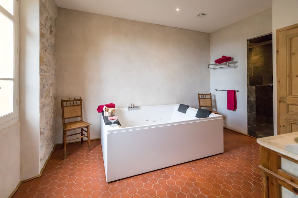 Exclusive Double Room, 1 King Bed, Hot Tub photo 2