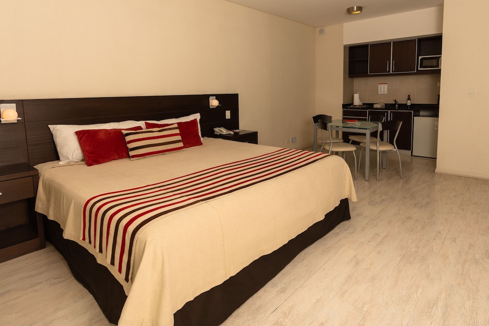 Classic Suite, 1 King Bed photo 1