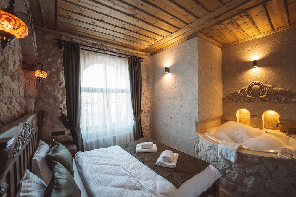 Luxury Suite - Photo 1
