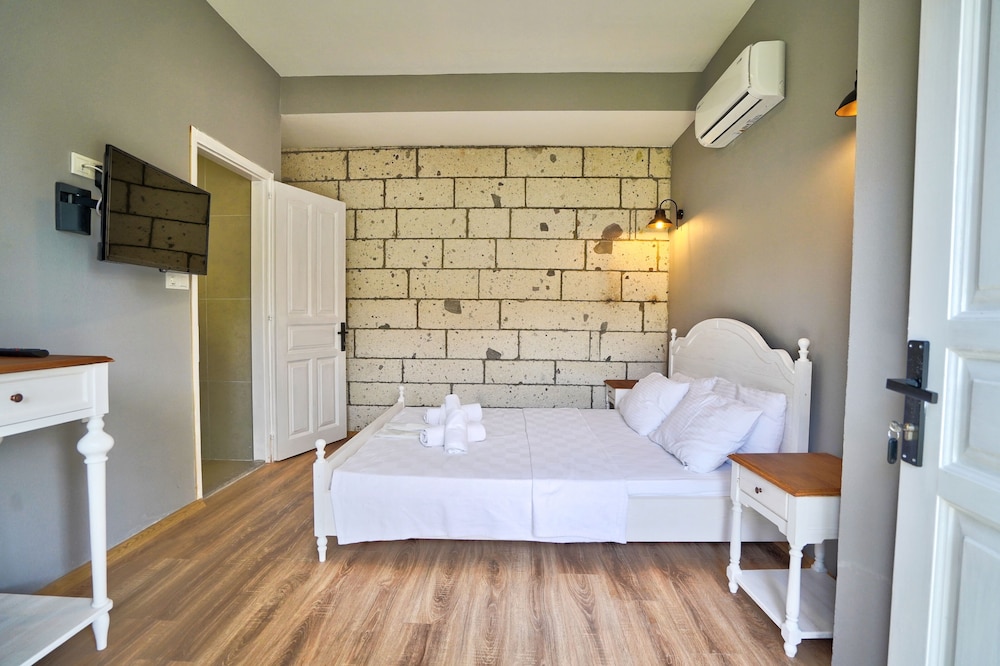 Standard Room - Photo 11