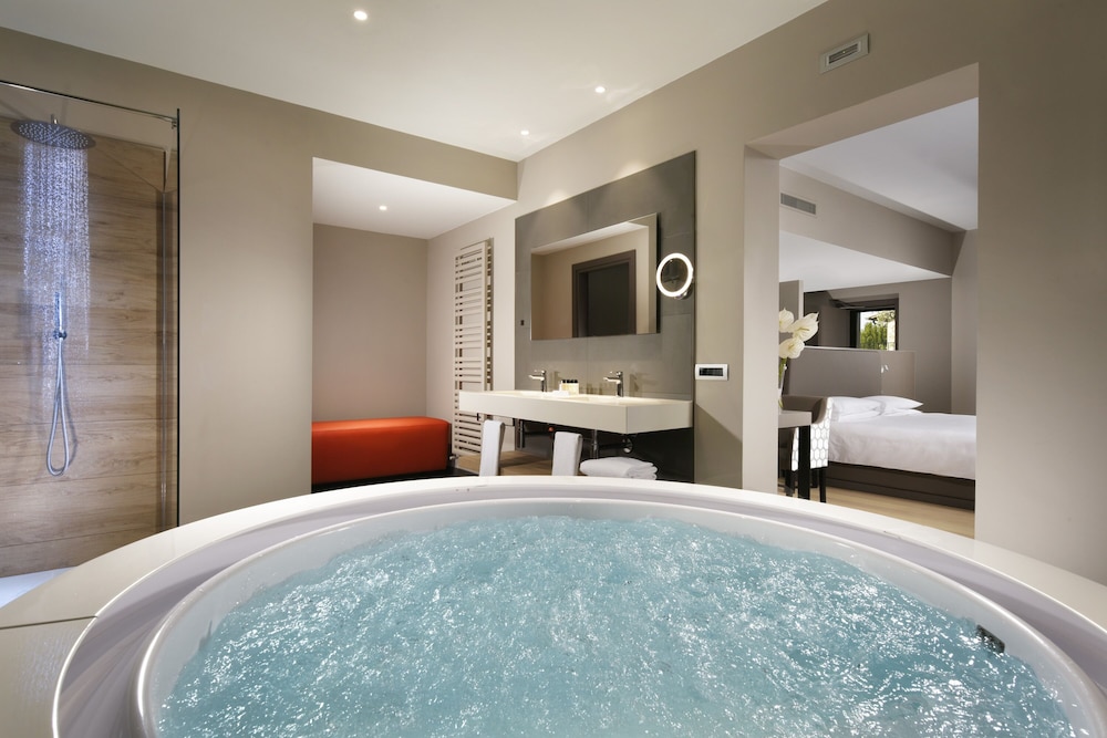 Deluxe Studio Suite photo 3