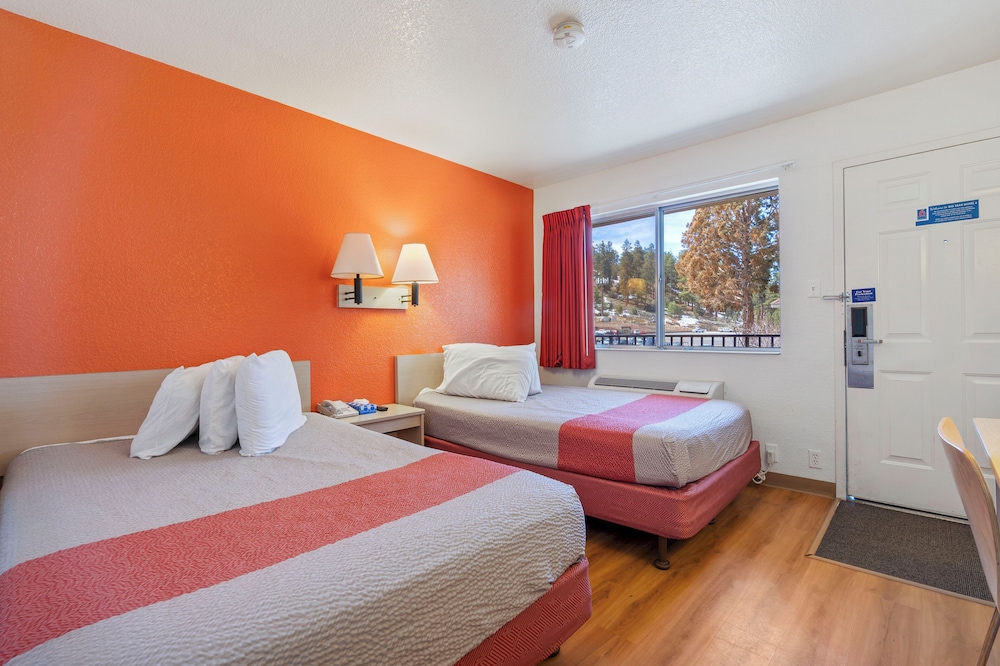 Standard Room, 2 Double Beds, Non Smoking photo 2