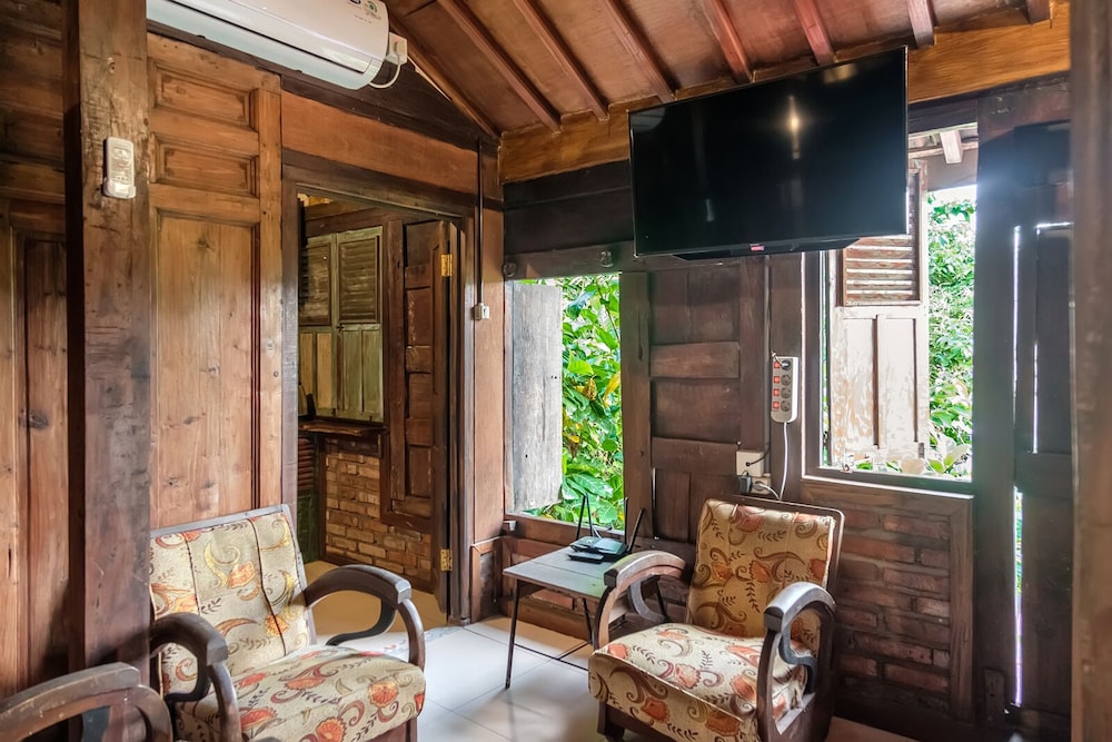 Family Room - Photo 11