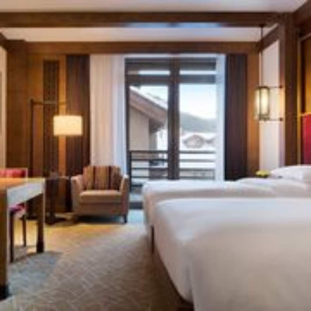 Club Room, 2 Twin Beds photo 3