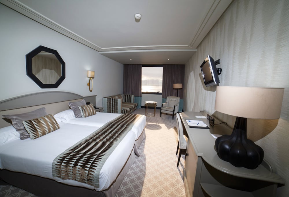 Double Room, Sea View (2 Adults + 1 Child) - Photo 2