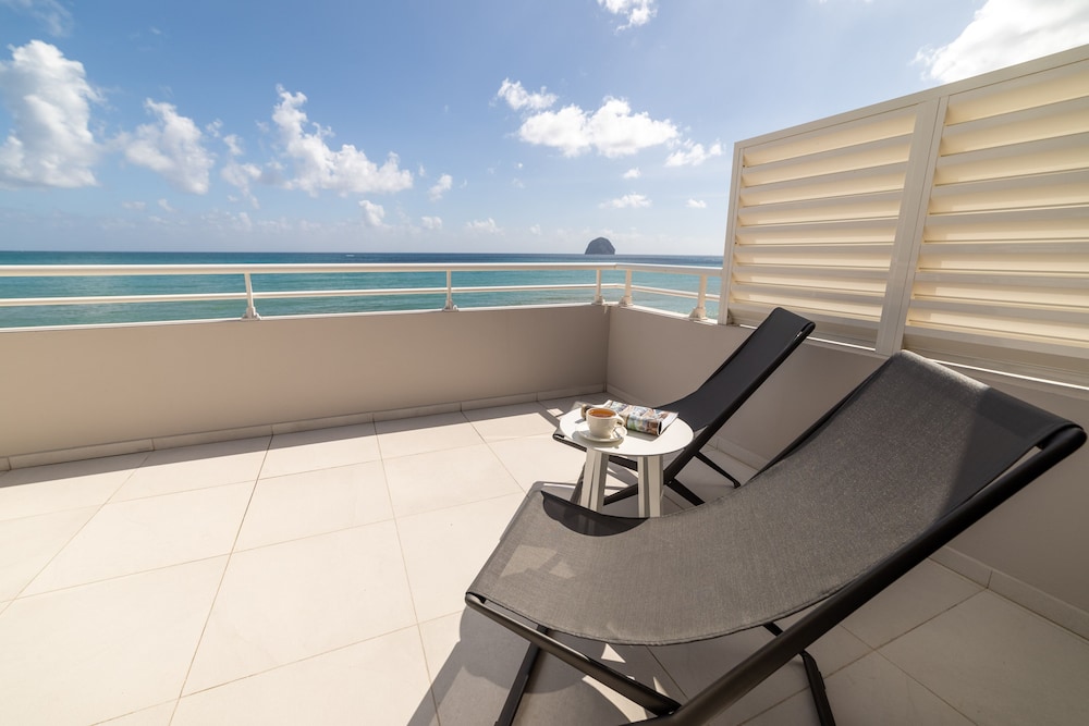 Luxury Villa, 4 Bedrooms, Sea View, Oceanfront photo 1