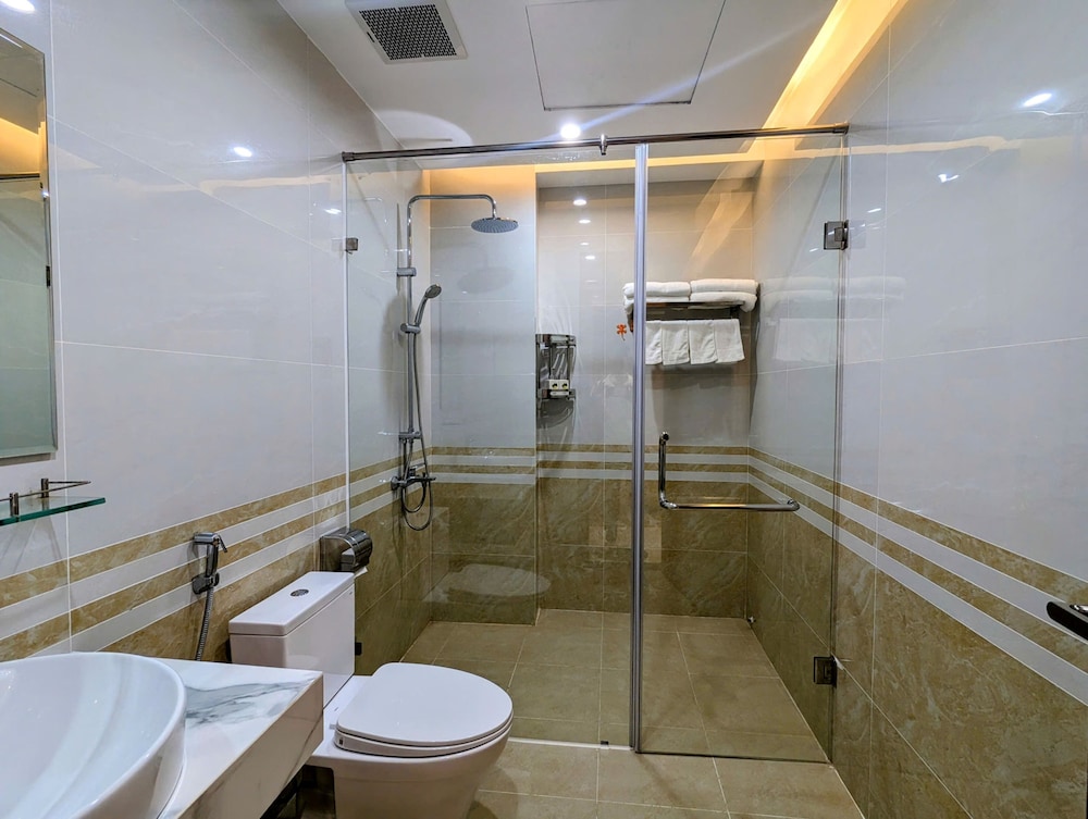 Family Room, Bathtub photo 3