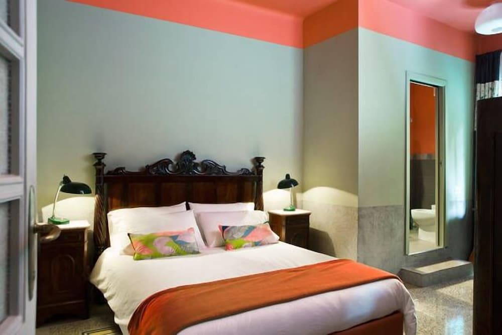 Classic Double Room, Multiple Beds, Ensuite, Courtyard View photo 1