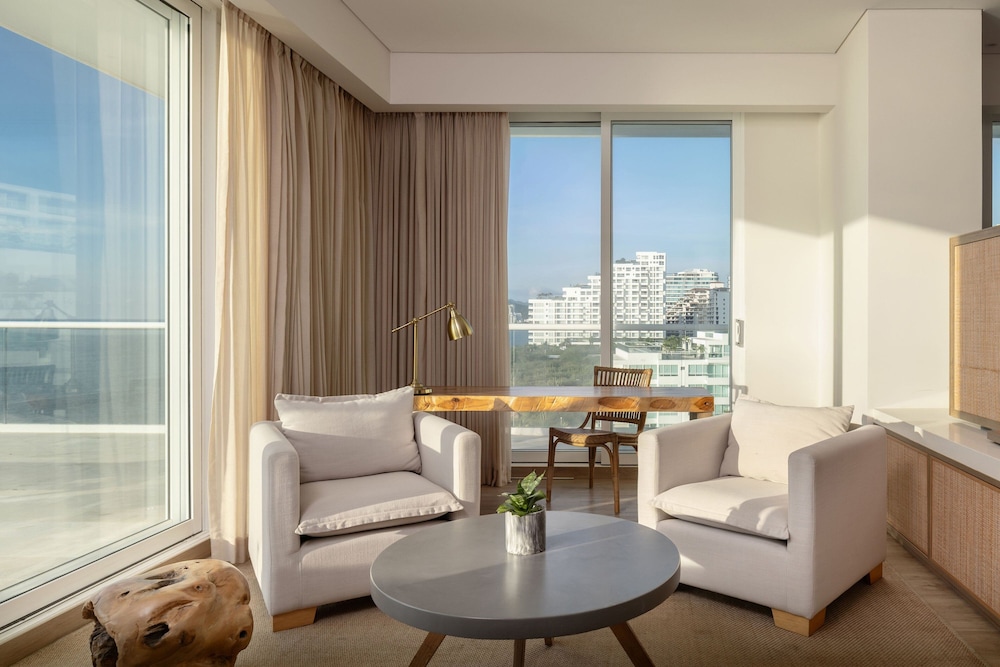 Suite, 1 Bedroom, Balcony (Oceanfront) - Photo 13