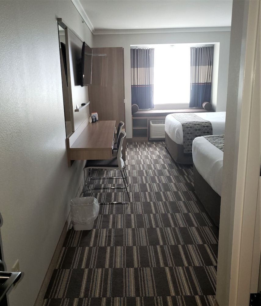 Room, 2 Queen Beds, Non Smoking photo 3