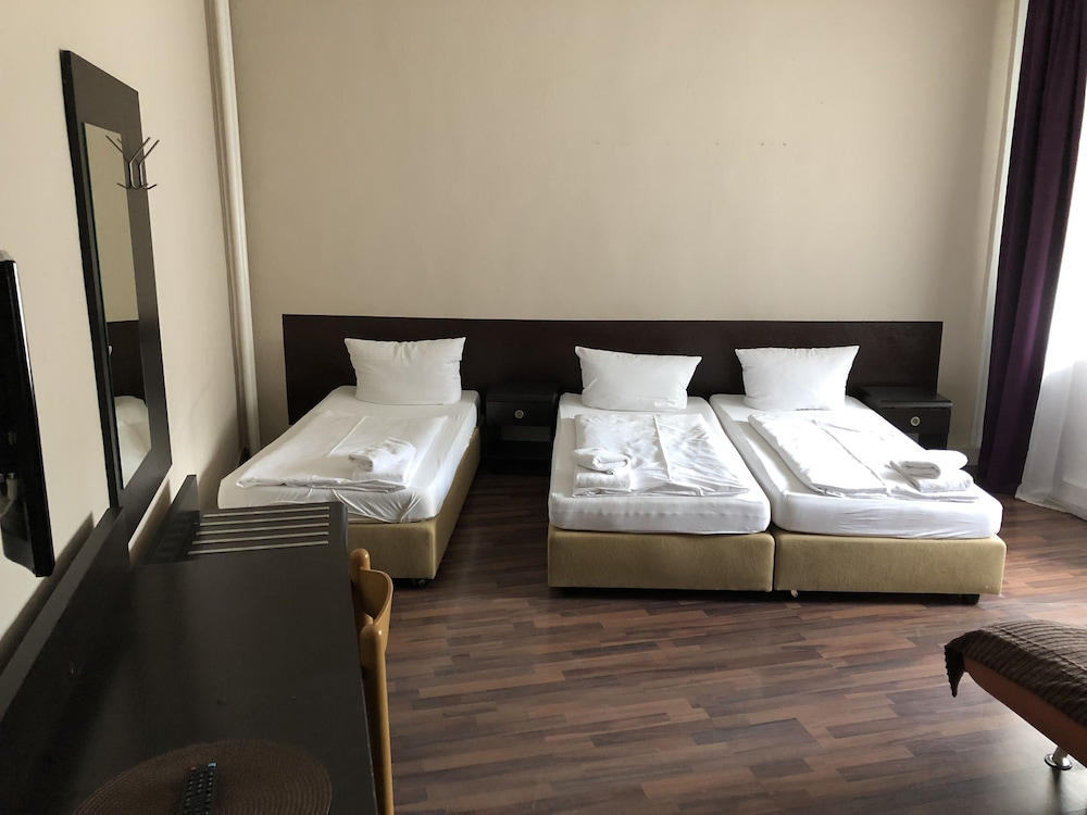 Economy Triple Room, Shared Bathroom photo 1