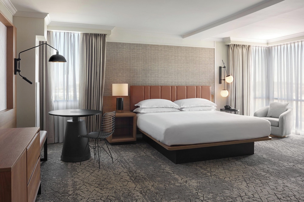 Superior Suite, 1 King Bed with Sofa bed