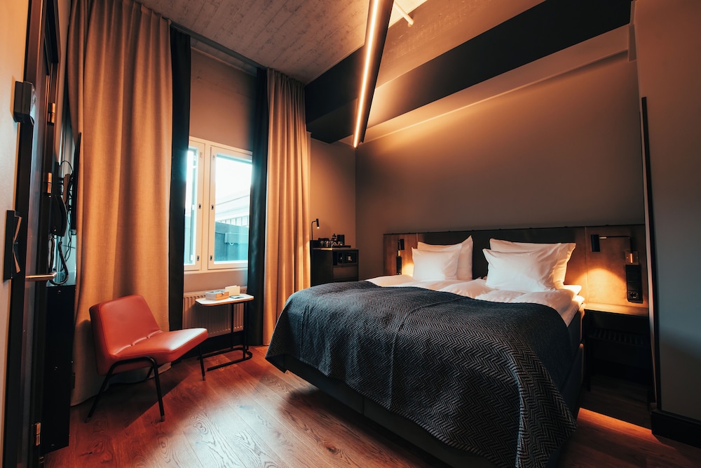 Standard Room, 1 King Bed, Non Smoking photo 1