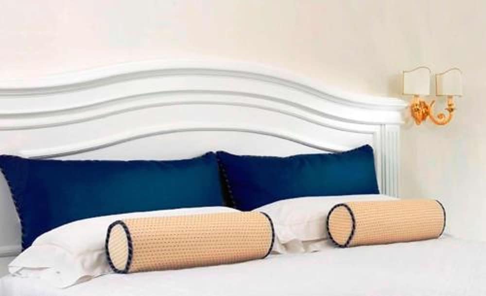 Classic Double Room, Balcony, Partial Sea View