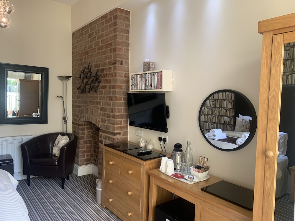 Superior Double or Twin Room, Patio, Ground Floor photo 3