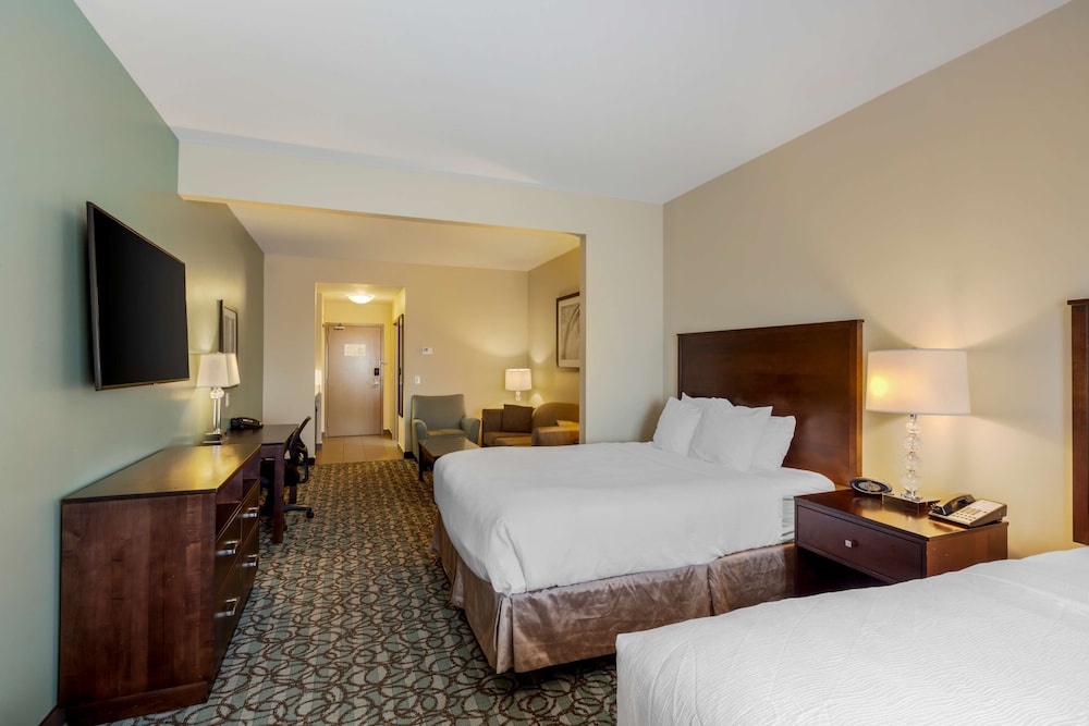 Suite, 2 Queen Beds, Accessible, Refrigerator & Microwave (with Sofabed)