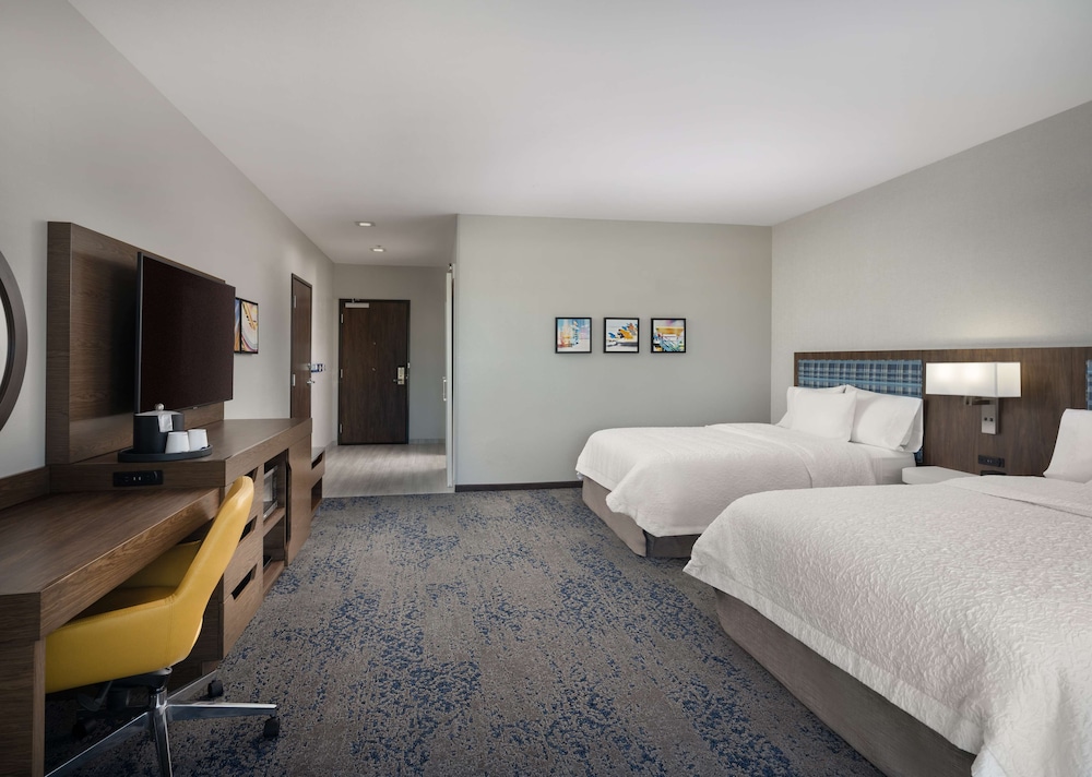 Room, 2 Queen Beds, Accessible (Mobility & Hearing, Roll-in Shower) - Photo 3