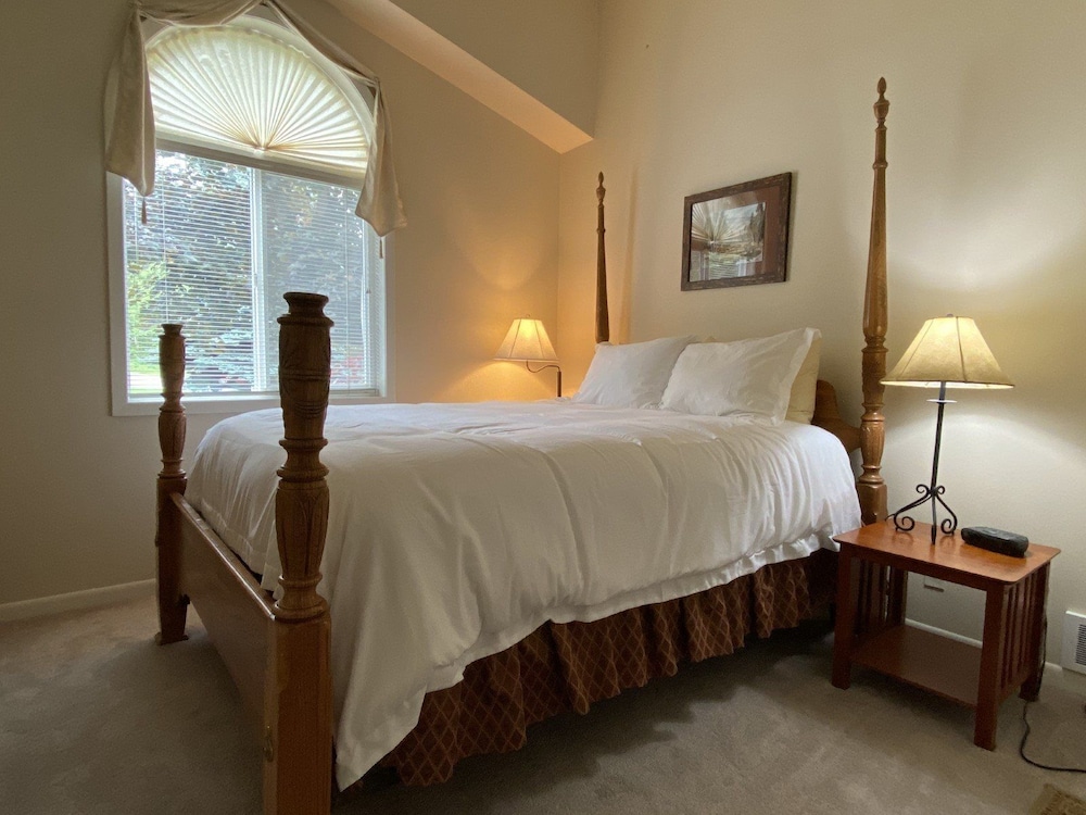 Condo (MH204)