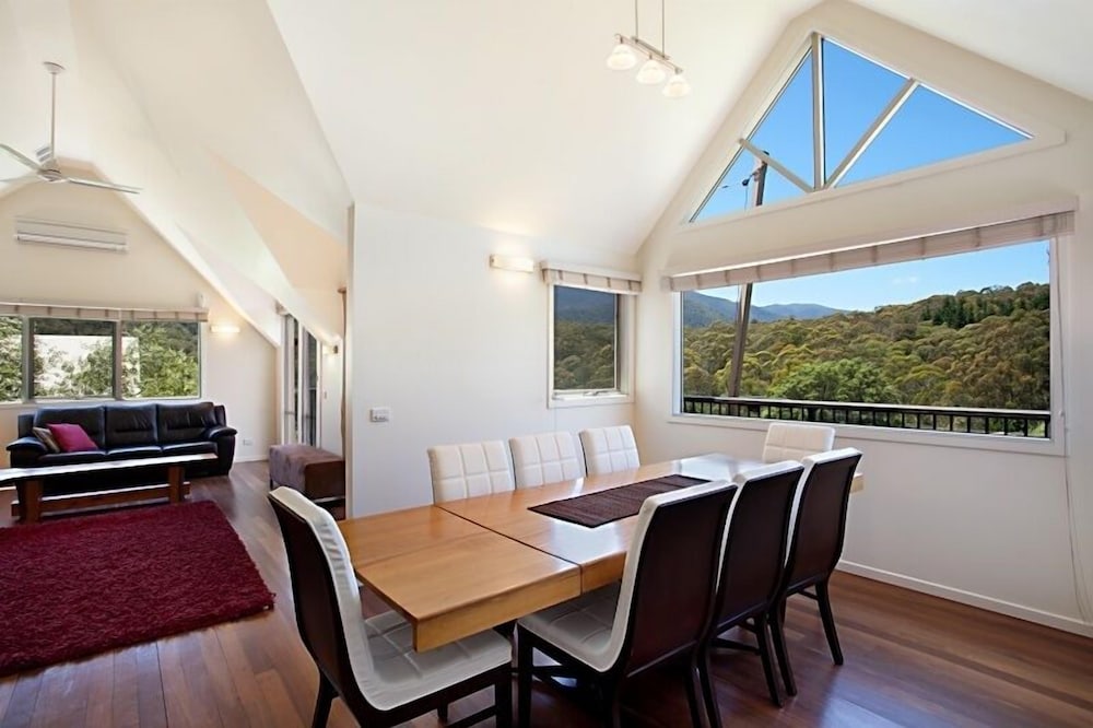 House, 4 Bedrooms photo 2