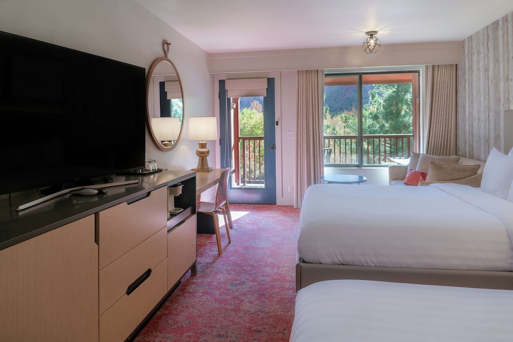 Room, 2 Queen Beds, Non Smoking (Riverside) photo 2