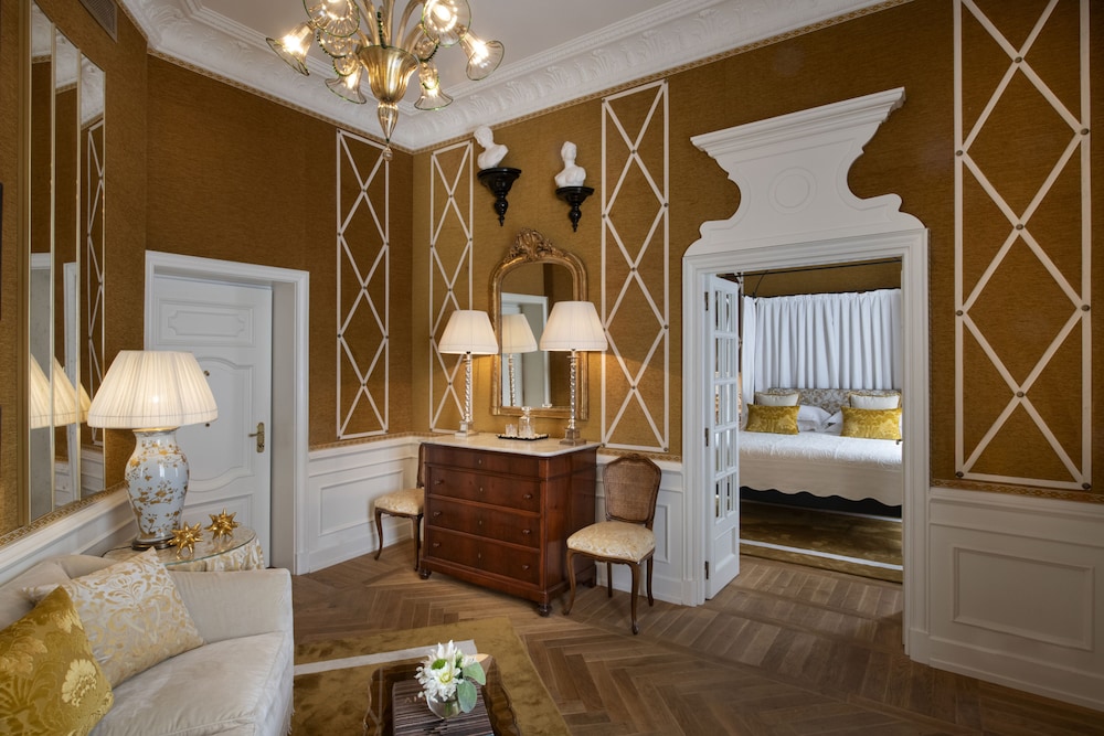 Family Room - Photo 9