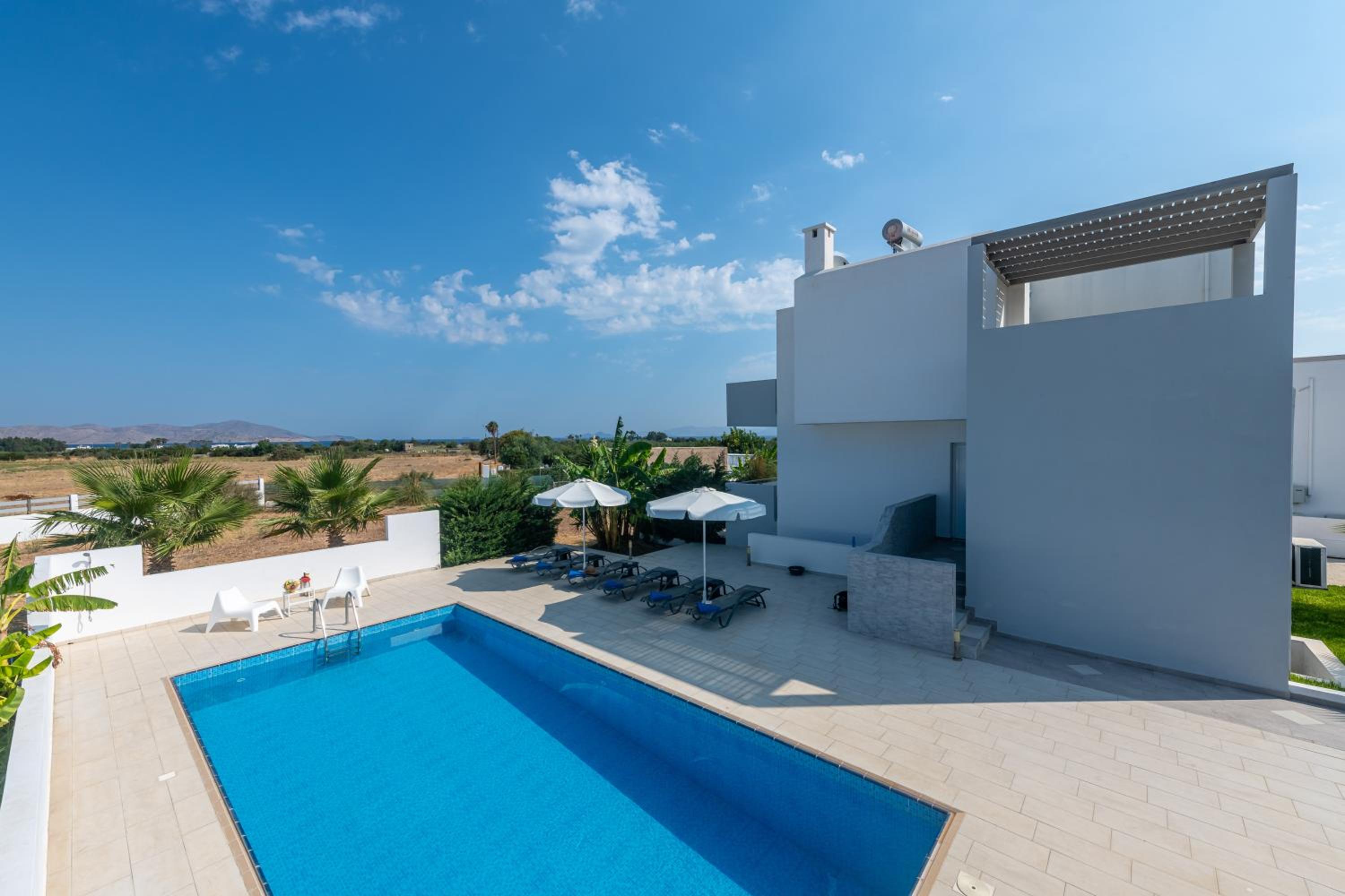Villa photo 2