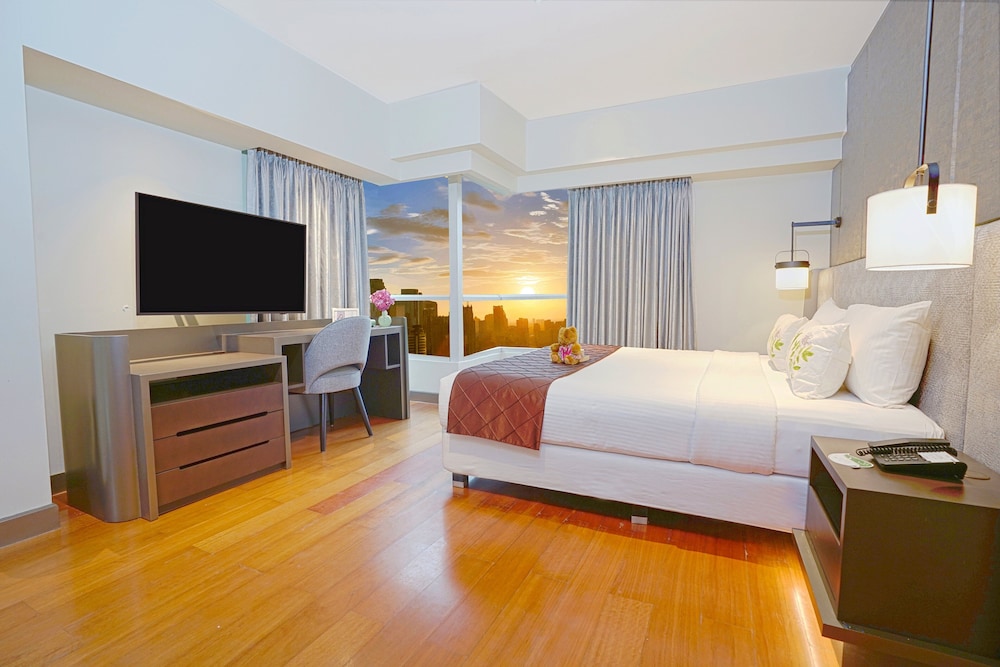 Executive Suite, 3 Bedrooms - Photo 4