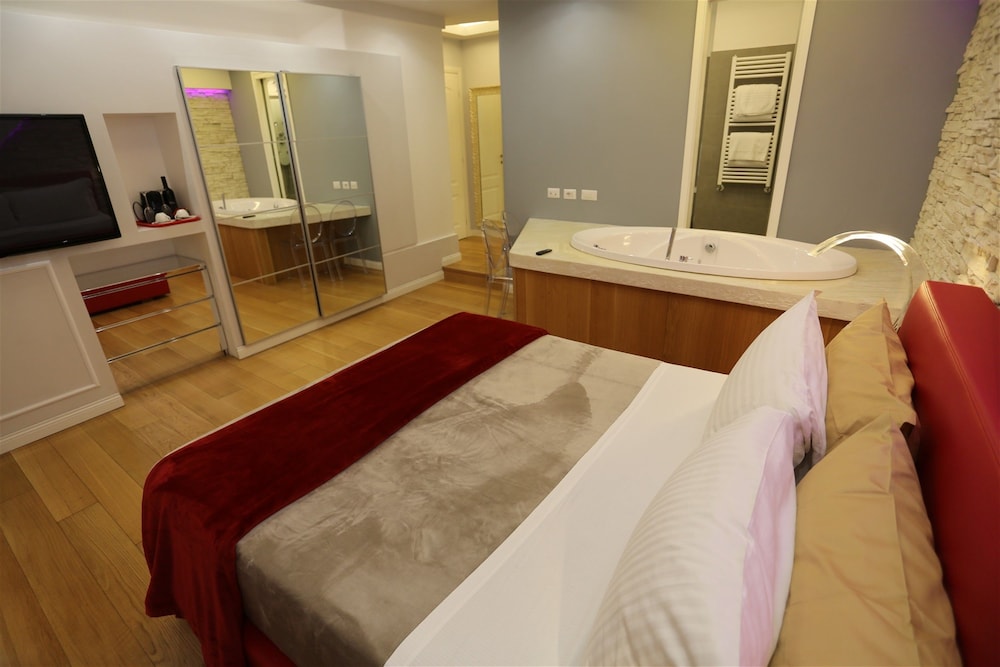 Deluxe Double Room, Hot Tub photo 3