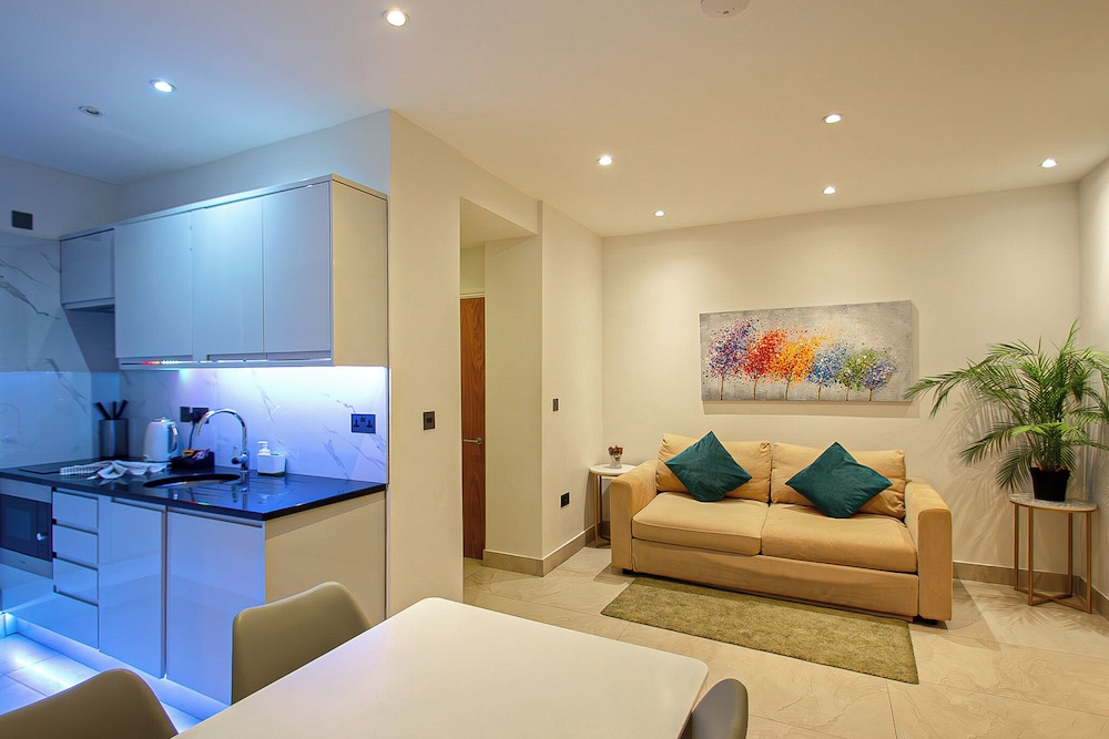 Deluxe Studio, 1 Double Bed with Sofa bed, Non Smoking photo 2