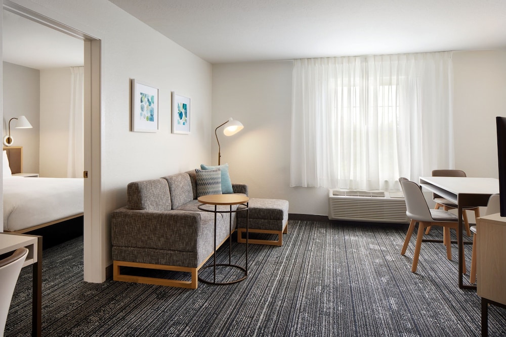 Suite, 1 Bedroom (Mobility/Hearing Accessible, Tub) photo 3