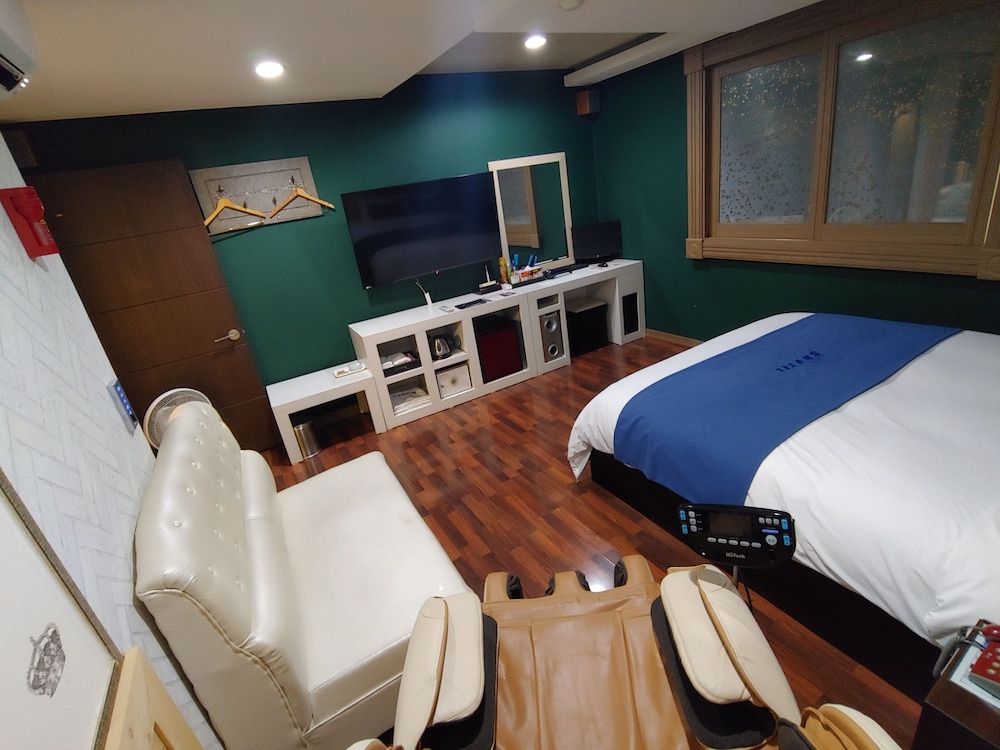 Royal Room photo 3