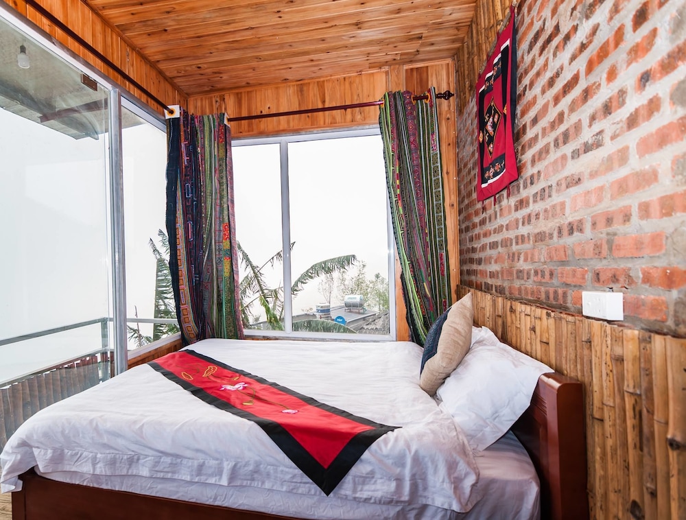 Deluxe Room, 1 King Bed, Non Smoking, Mountain View - Photo 8