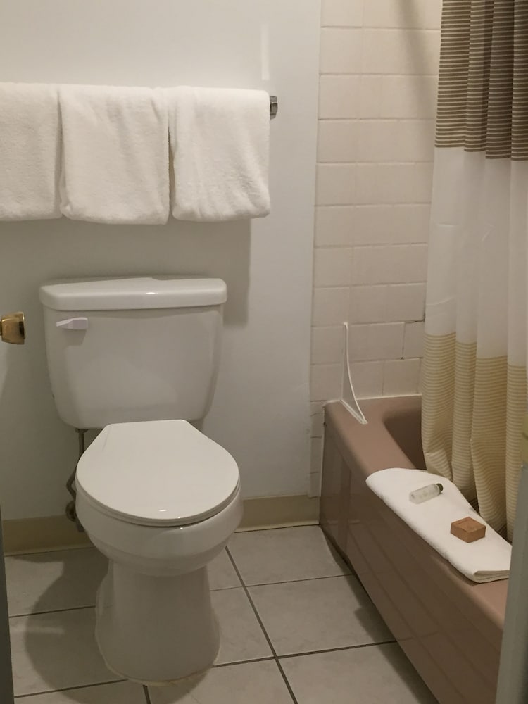 Standard Room, 1 Queen Bed photo 2