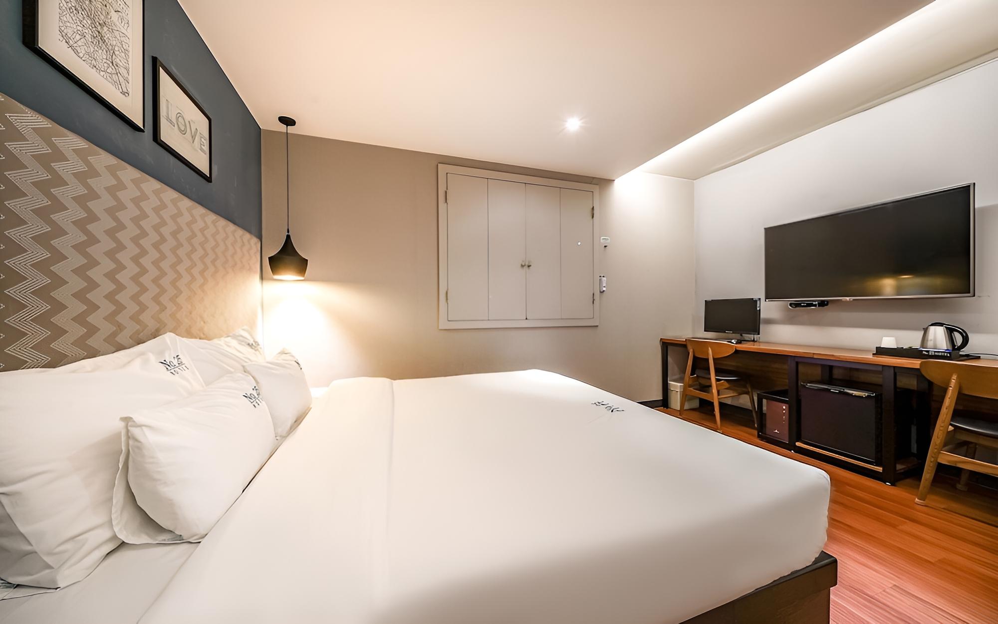 Room (Standard (single PC + Netflix free)) - Photo 1