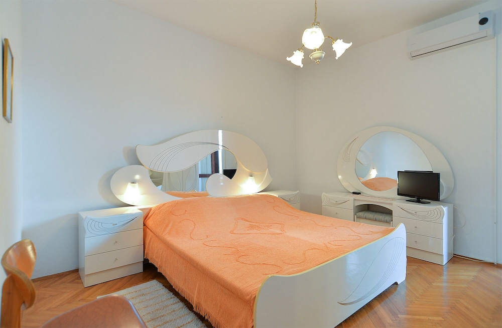 Apartment, 1 Bedroom (612/1465)