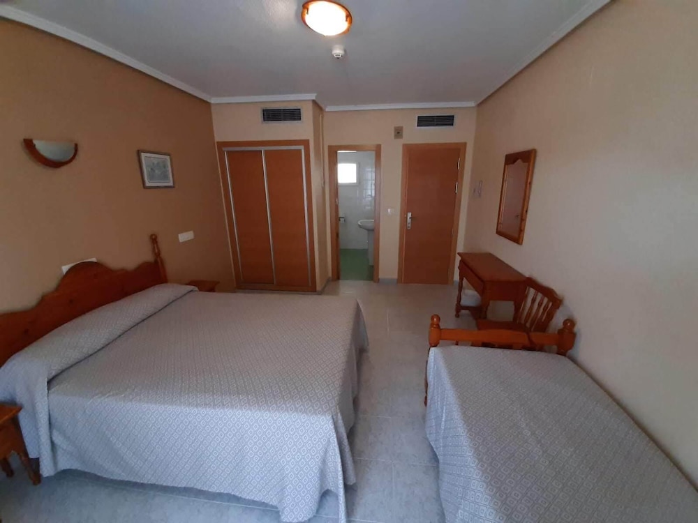 Triple Room - Photo 6