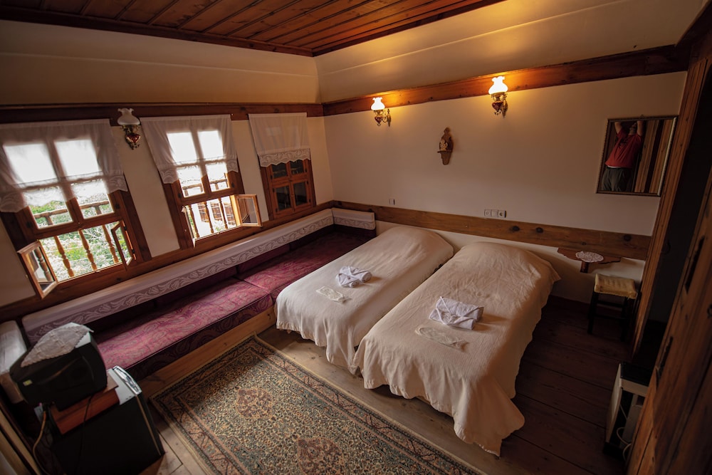 Deluxe Triple Room photo 2