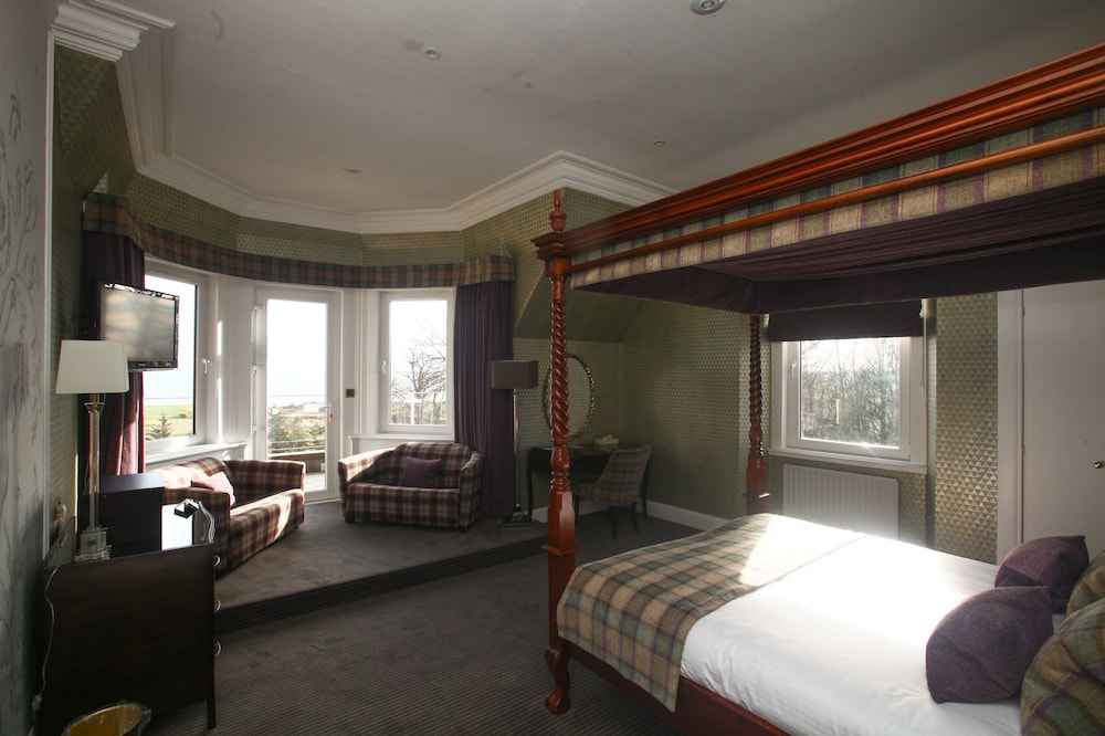 Four Poster Room photo 1