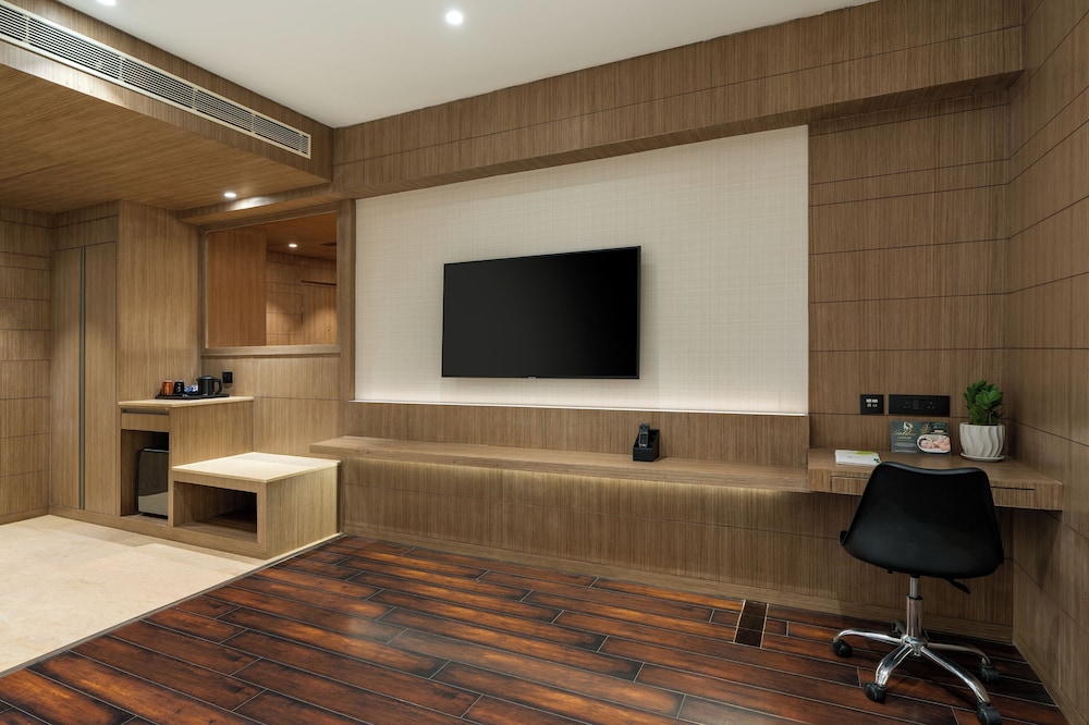 Superior King Room - Photo 3