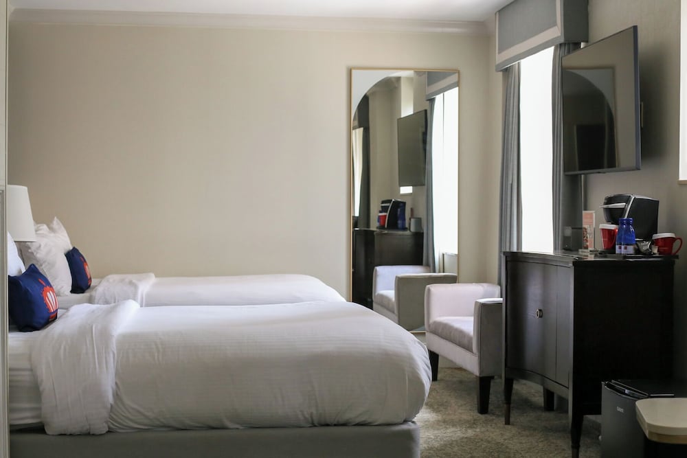 Room, 2 Queen Beds photo 3